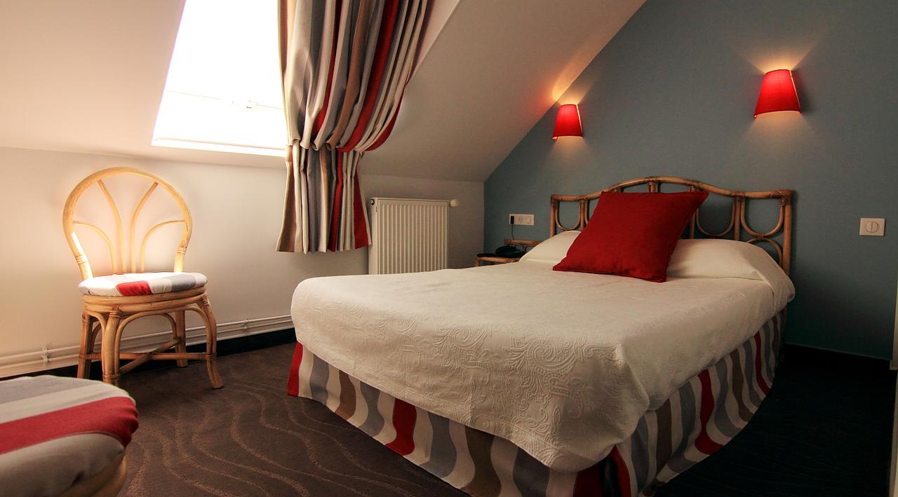 Logis Hotel Les Fuchsias Сен-Вааст-ла-Уг Экстерьер фото