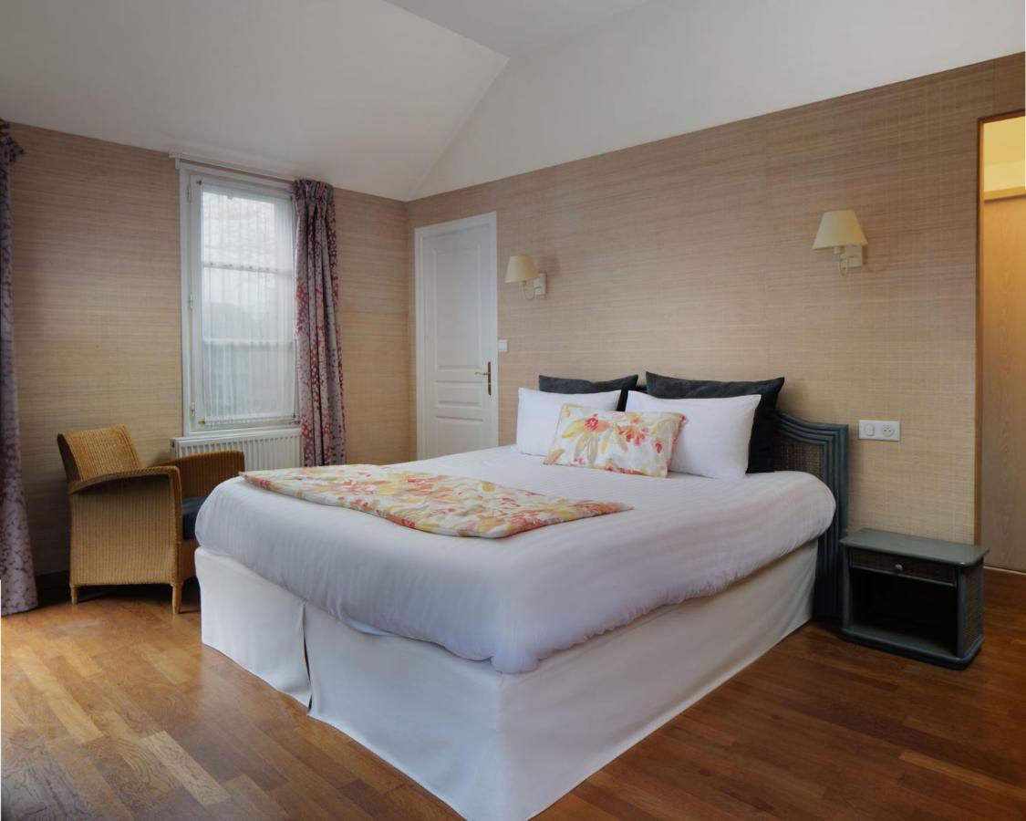 Logis Hotel Les Fuchsias Сен-Вааст-ла-Уг Экстерьер фото