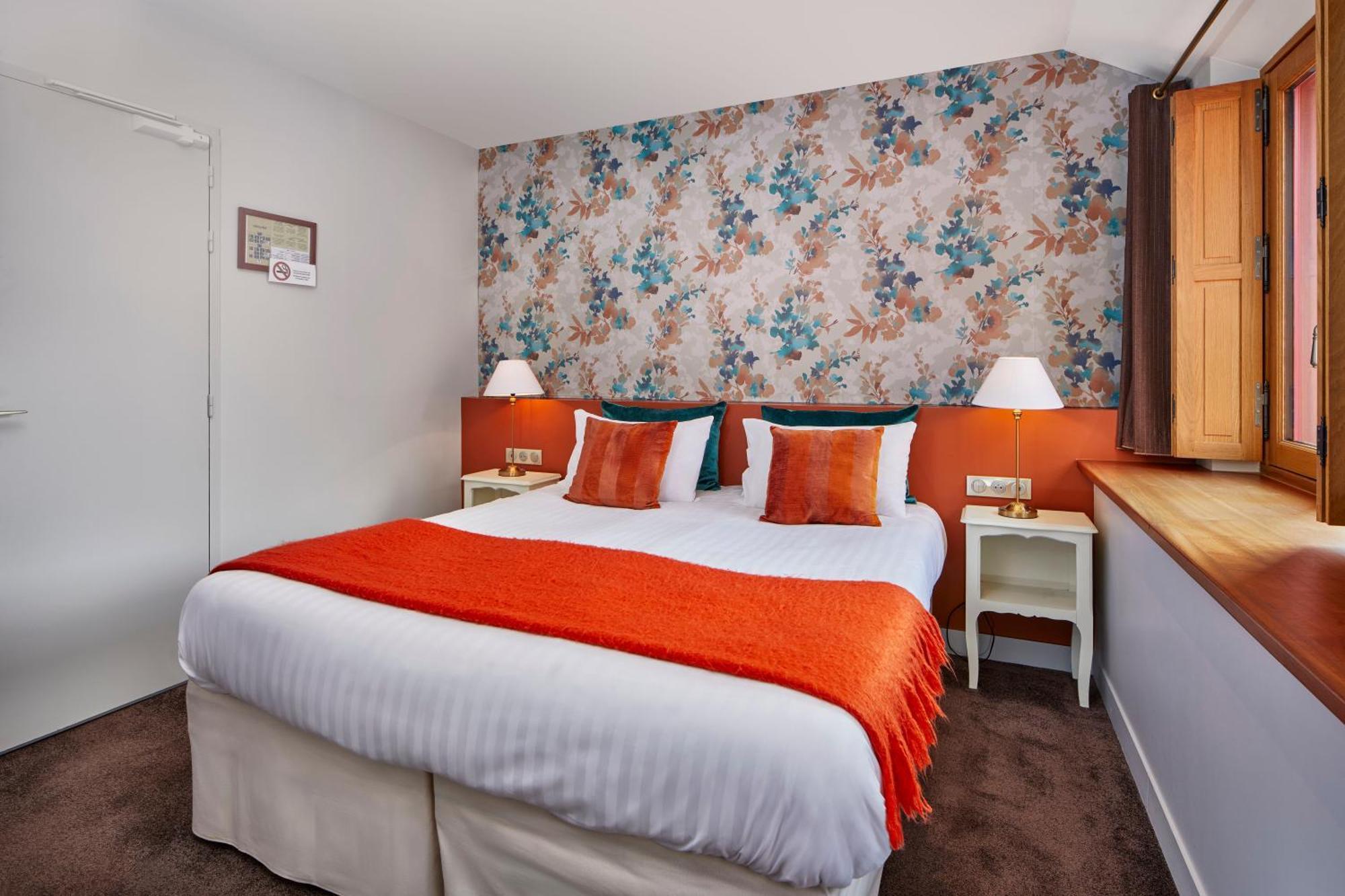 Logis Hotel Les Fuchsias Сен-Вааст-ла-Уг Экстерьер фото